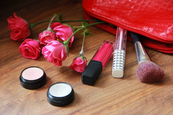 Cosmetics Eye Shadow Lip Gloss Makeup Brushes — Zdjęcie stockowe