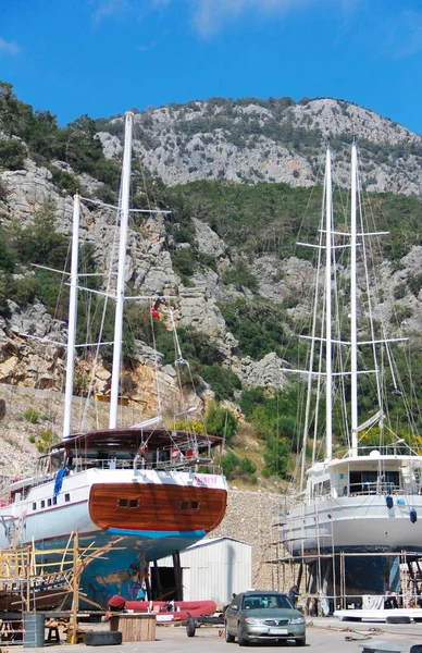 Antalya Türkiye Ocak 2021 Sahilde Eğlence Amaçlı Deniz Tekneleri Tamir — Stok fotoğraf