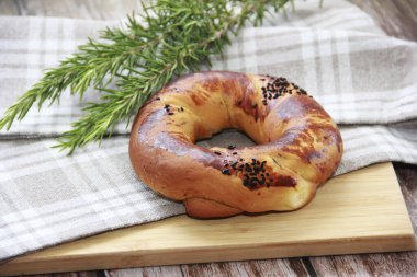 Geleneksel oryantal hamur işleri siyah kimyonlu Türk simitleri