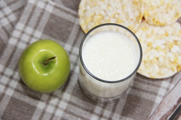 Kefir Białego Mleka Szklance Ciasteczka Dietetyczne — Zdjęcie stockowe