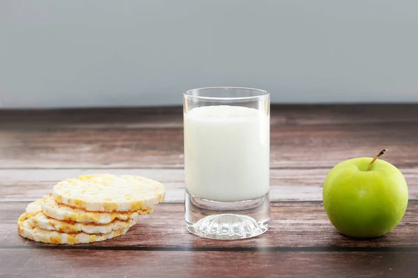 Kefir Białego Mleka Szklance Ciasteczka Dietetyczne — Zdjęcie stockowe