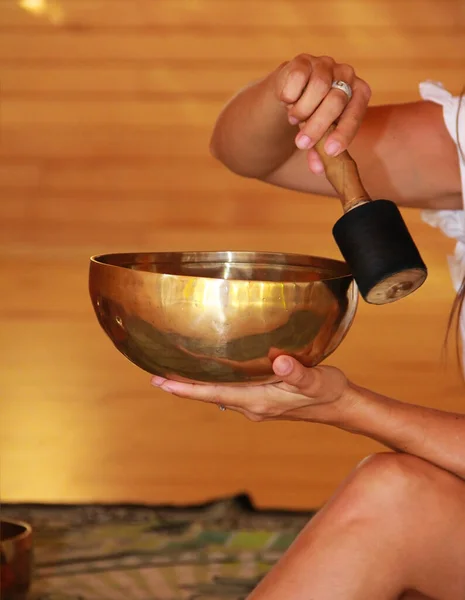 Rahatlama ve meditasyon için Tibet şarkı kaseleri