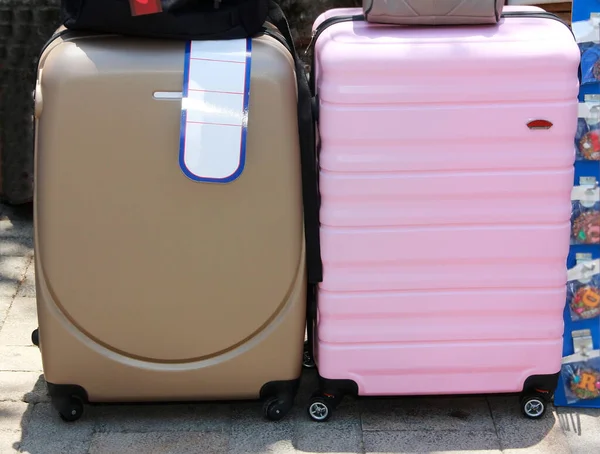 Veelkleurige Plastic Koffers Voor Het Dragen Van Spullen — Stockfoto