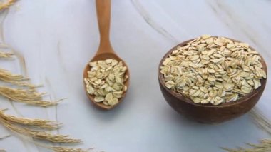 Beslenme için kuru yulaf ezmesi