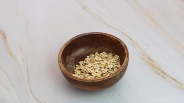 Beslenme için kuru yulaf ezmesi