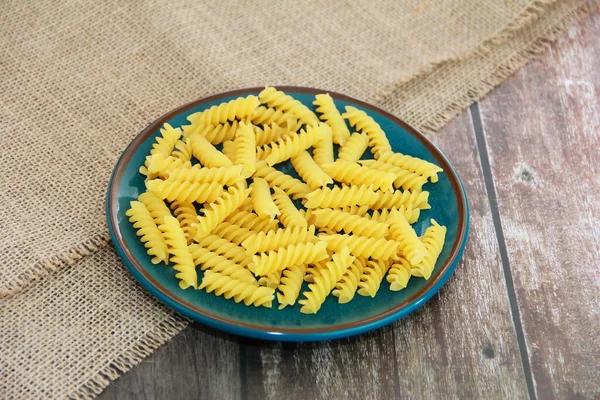 Italienische Gesponnene Gelbe Fusilli Nudeln — Stockfoto