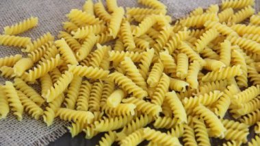  Dilimlenmiş et sosisi.