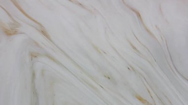 Yuvarlak kesilmiş füme sosis parçaları