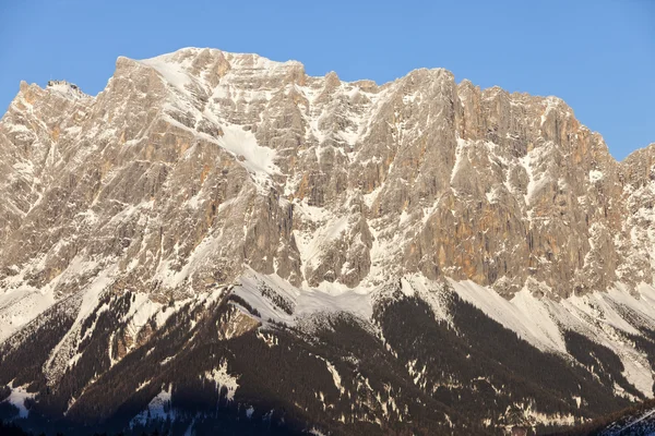 Rakouské Alpy, horské pásmo pod sněhem, zima — Stock fotografie