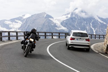 Alp road, motosiklet ve araba Doğu Alpler'in hızlandırmak,