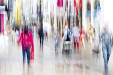 Almanya, Stuttgart, 15 Juni 2016: Kasıtlı bulanık görüntü insan City, etkisi zoom 