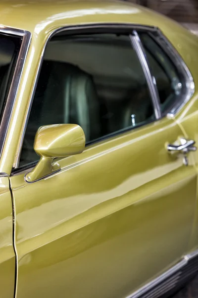 Detalhe lateral de um carro vintage — Fotografia de Stock