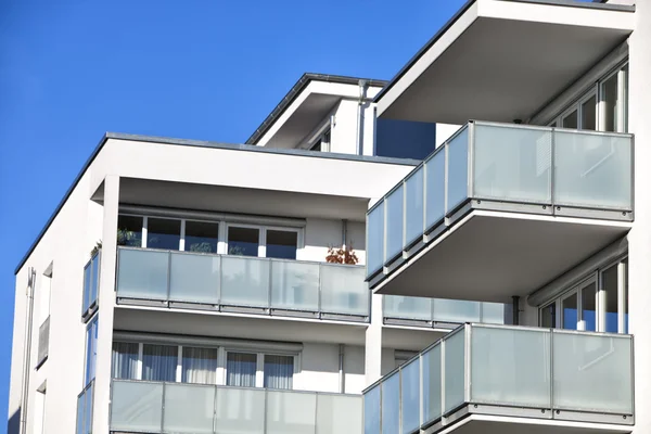 Nouvel appartement avec balcons — Photo