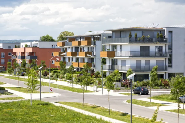 Balkonlu yeni bir daire.