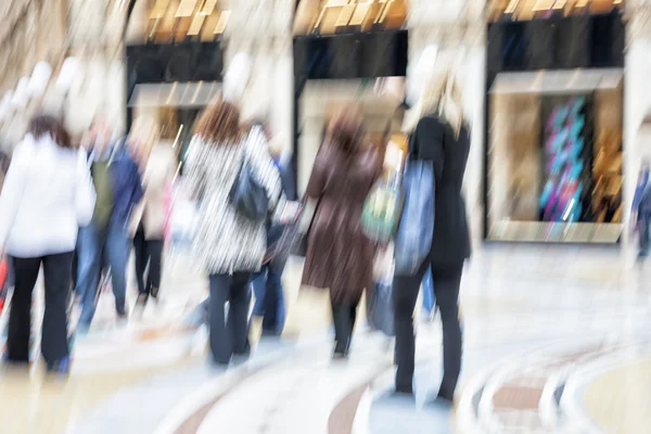 Niewyraźne Pieszych Mieście Efekt Powiększenia Rozmycie Ruchu — Zdjęcie stockowe