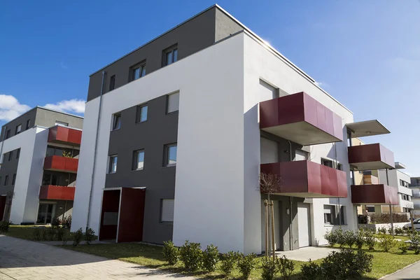 Balkonlu yeni bir daire.