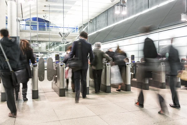 Motion suddiga människor i centrum — Stockfoto