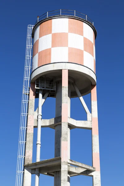 Torre de agua grande, almacenamiento de agua — Foto de Stock