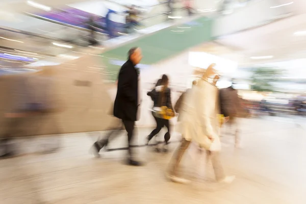 Compras Spree, Gente caminando — Foto de Stock