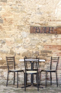 Sandalyeler ve İtalya dışında Bar masa