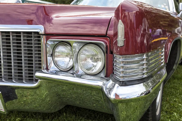 Biberach, Germany, 31 August 2015: American vintage car, close-up of Chevrolet front detail — Stock Photo, Image