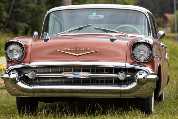 Franken, Alemanha, 21 de junho de 2015: Detalhe frontal de um carro antigo Chevrolet — Fotografia de Stock