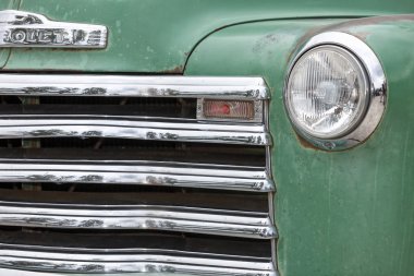 Biberach, Almanya, 31 Ağustos 2015: Amerikan eski model araba, Chevrolet açık detayını yakın çekim