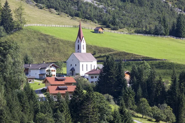 Alpské vesnice, Gramais, Rakousko — Stock fotografie