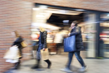 İnsan bir blurr ile sokak ve modern tarzda soyut resim