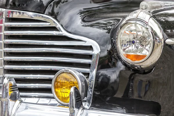 Biberach, Alemanha, 31 de agosto de 2015: American vintage car, close-up of front detail — Fotografia de Stock