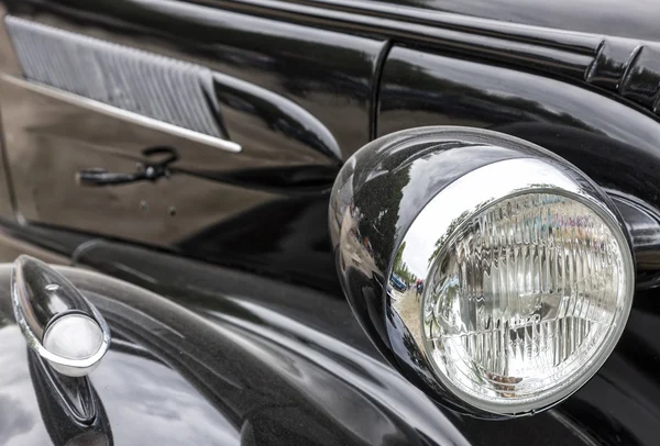 Biberach, Alemanha, 31 de agosto de 2015: American vintage car, close-up of front detail — Fotografia de Stock