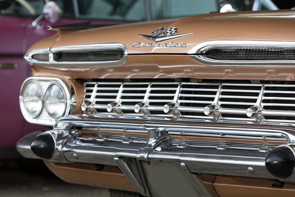 Franken, Allemagne, 21 juin 2015 : Détail avant d'une voiture vintage Chevrolet — Photo