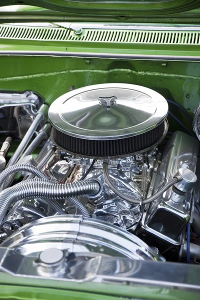Дорнбирн, Австрия, 12 июня 2011 г.: Крупный план двигателя автомобиля, American Classic Car — стоковое фото