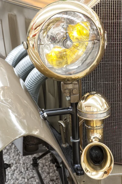 Front detail of a vintage car — Stock Photo, Image