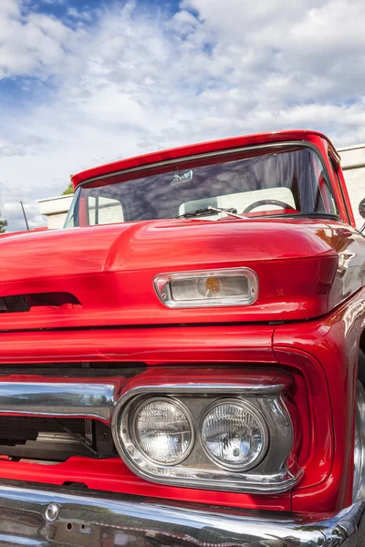 Dornbirn, Austria, 12 de junio de 2011: Detalle delantero de un Ford vintage —  Fotos de Stock