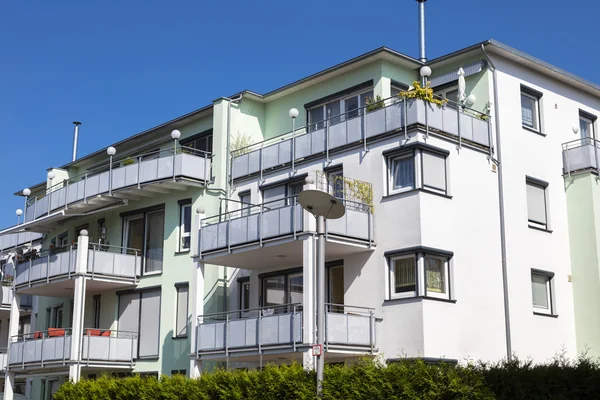 Nueva casa de apartamentos moderna — Foto de Stock