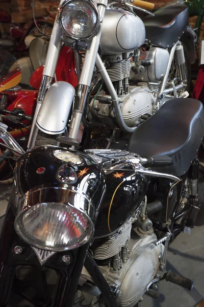 Vista frontal de motos polacas antiguas — Foto de Stock