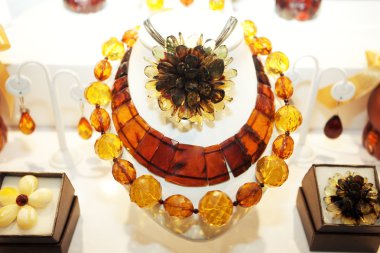 Baltık amber küçük toplama