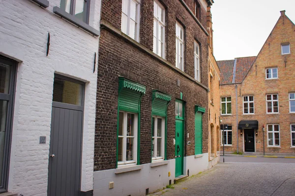 Bruges Bélgica Maio 2018 Rua Única Com Casas Medievais — Fotografia de Stock