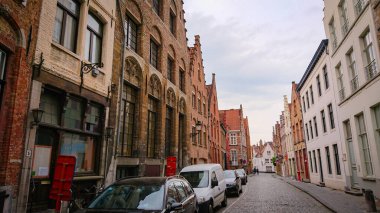 Bruges, Belçika - 12 Mayıs 2018: Boş Sokak Steenstraat Mahallesi