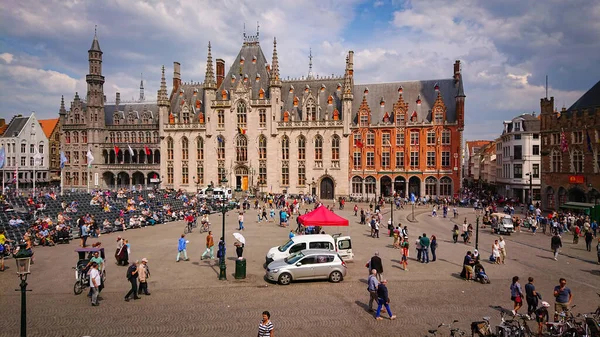 Bruges Bélgica Maio 2018 Turistas Locais Caminham Dia Ensolarado Praça — Fotografia de Stock