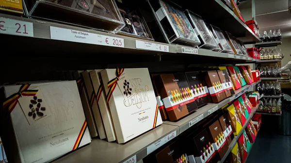 Sint Pieters Leeuw Belgium 2018 Store Shelves Boxes Belgian Chocolates — 스톡 사진