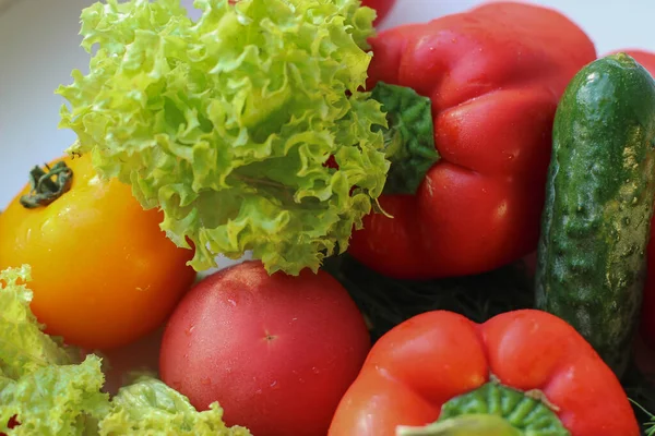 Achtergrond Van Sappige Rijpe Smakelijke Groenten Gele Rode Tomaten Rode — Stockfoto