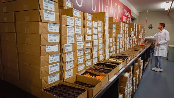 Sint Pieters Leeuw Belgium 2018 Store Shelves Boxes Belgian Chocolates — 스톡 사진