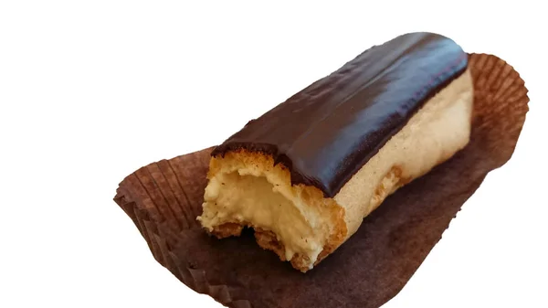 Sobremesa Deliciosa Imagem Isolada Fundo Branco Eclair Coberto Com Chocolate — Fotografia de Stock