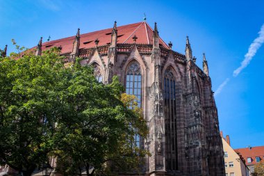 Nuremberg, Bavyera, Almanya 'da antik bir Hıristiyan kilisesinin çatısı