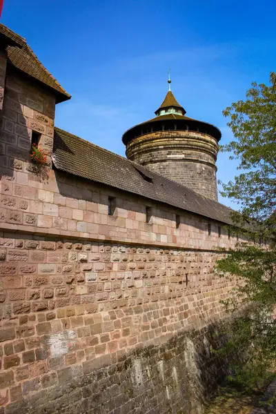要塞の石垣の破片と塔 — ストック写真
