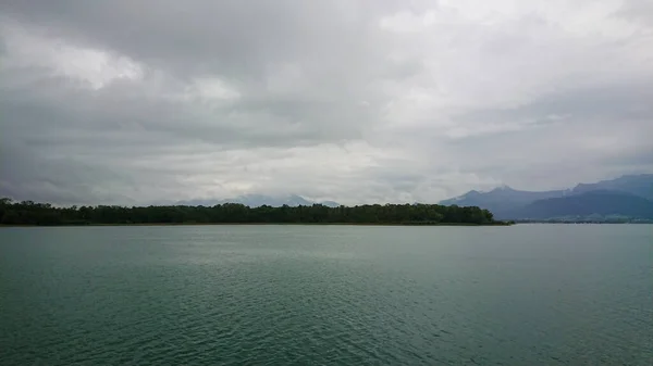 Θέα Από Ένα Τουριστικό Πλοίο Στη Λίμνη Chiemsee Στη Βαυαρία — Φωτογραφία Αρχείου