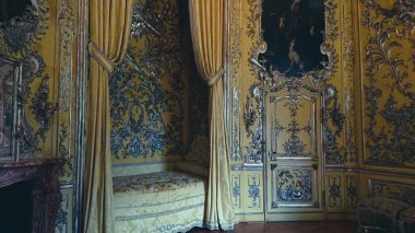 Münih, Bavyera, Almanya - 30 Ağustos 2018: Nymphenburg Sarayı Parkı 'ndaki av kulübelerinin içi