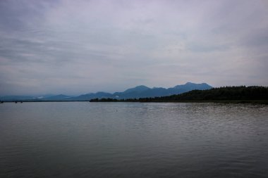 Almanya, Bavyera 'daki Chiemsee Gölü Manzarası